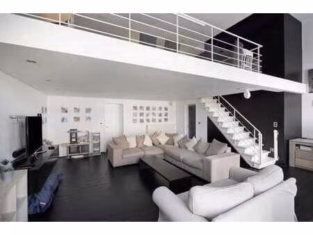 magnifique quadruplex +/- 240 m² avec 2 places de parking