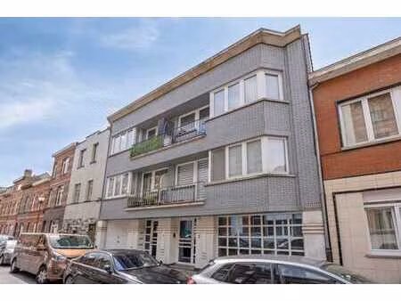 appartement de 2 chambres dans un petit immeuble