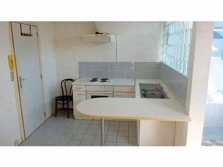 superbe flat de +-30m²  haut de st-gilles (louise village)