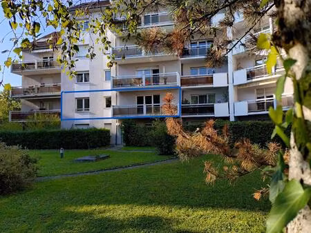 f2 avec balcon expose sud dans cadre de verdure
