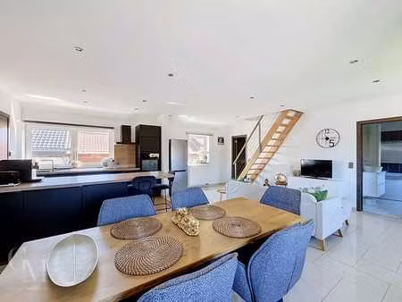 superbe duplex avec cour et garage privés