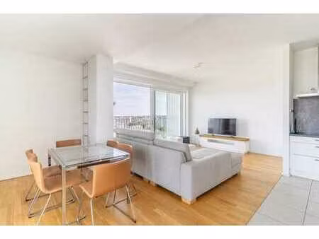 magnifique appartement 2 ch. avec grande terrasse meuble