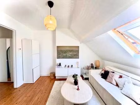place flagey : magnifique appartement 1-chambre