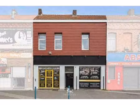 immeuble commercial avec logement sur un emplacement a+