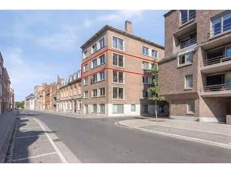 appartement spacieux et lumineux de 3 chambres avec terrasse