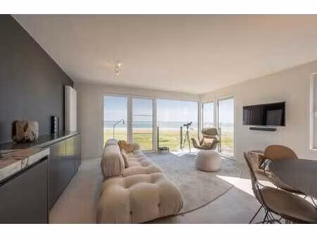 appartement d'angle exclusif avec vue frontale sur la mer...