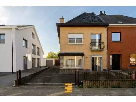 maison de famille avec grand garage et jardin près du centre
