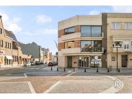 appartement élégant avec 4 chambres et une grande terrasse a