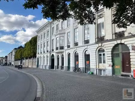 gemeubelde studentenstudio aan sint-pietersplein te gent!