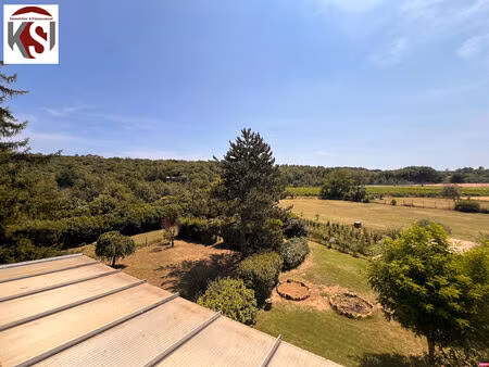 t4 avec terrasse  garage annexe et jardin