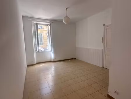 a louer t2 de 35m2 en rdc avec terrasse privative hyeres