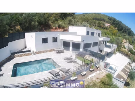 cuers villa contemporaine avec piscine et vue degagee (bail