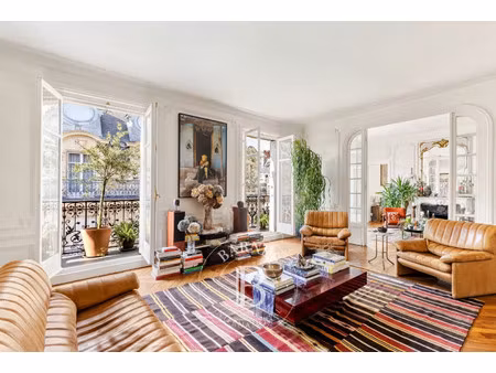 appartement de luxe à vendre dans le quartier clichy-trinité
