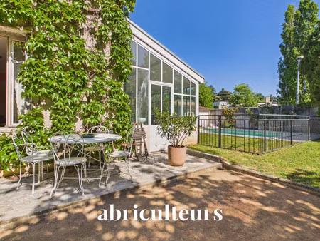 maison de luxe à vendre dans le quartier le-perollier