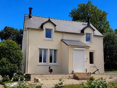 maison indépendante de 3 chambres près de josselin  150 000 00 €