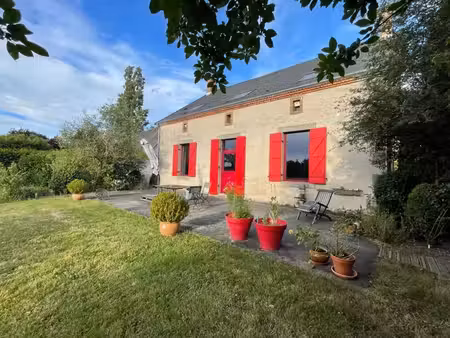 maison de caractère en pierre  dépendances  accès rivière  199500€ !