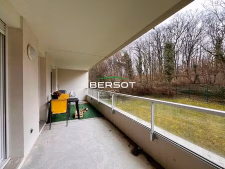 t2 avec grand balcon  piscine et parking - quartier bregille