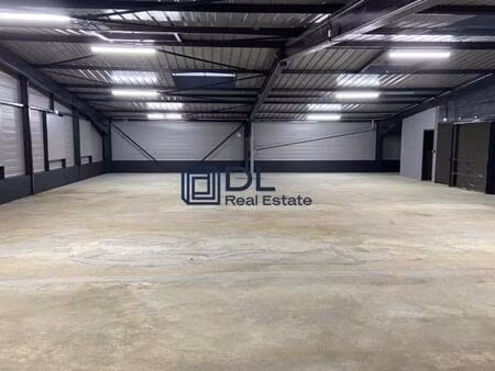 vente entrepôt montigny le bretonneux 78180 2500m²