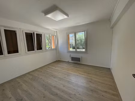 location locaux professionnels 0 pièces 26 m² à aix-en-provence (13090)  720 €