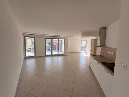 location locaux professionnels 2 pièces 76 m² à aix-en-provence (13090)  1 200 €