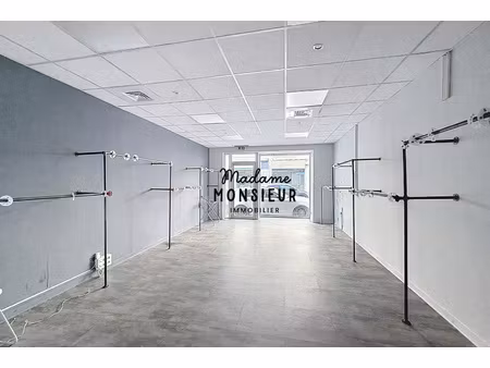 local commercial d'environ 70 m2 avec forte visibilité