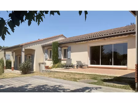 maison t6 avec garage sur beau terrain de 1300m2