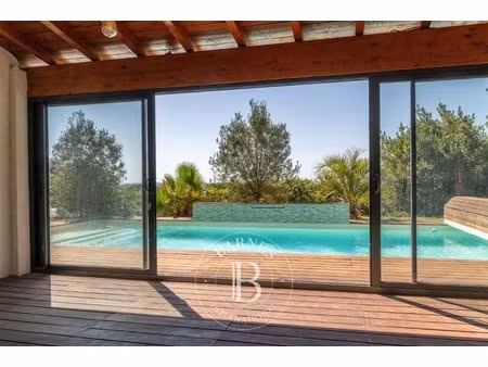 maison familiale d'environ 377m² - 6 chambres - piscine/pool house - terrain de 7 716m² - 