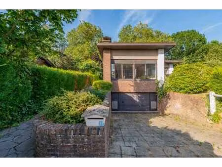 charmant bungalow de plain-pied avec jardin boisé