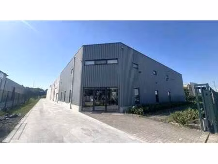 bâtiment d'entreprise fonctionnel à louer dans le parc indu