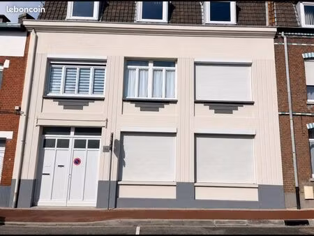 local commercial /bureau avec 2 vitrines