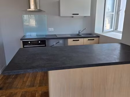 t4 de 105 m² entièrement rénové – centre-ville d'issoudun – lumineux