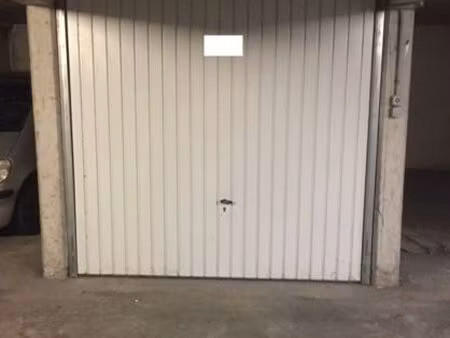 parking/box à louer la fayette