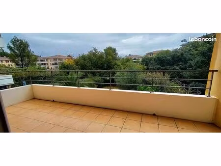 t3 rénové terrasse et garage