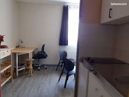 studio + place parking