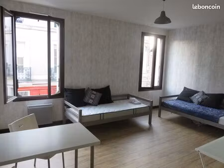 loue studio 1er etage