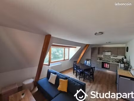 chambre 1 pièce 9 m²