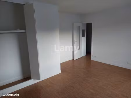 studio 1 pièce 30 m²