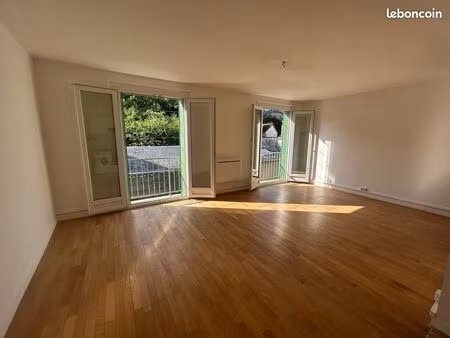 entièrement rénové appartement familial avec cour