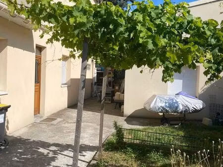 studio 1 pièce 27 m²