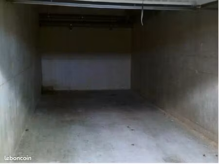 garage/place de stationnement à louer