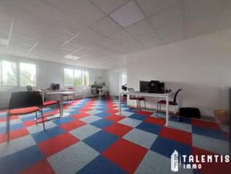 vente bureaux et commerces à villeneuve-en-retz (44580) : à vendre / 87m² villeneuve-en-re