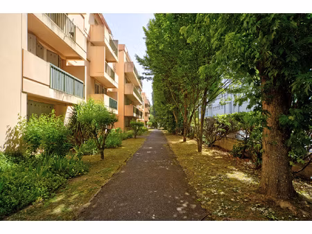 saint agne : grand t2 avec balcons et parking