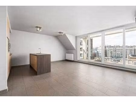 instapklaar duplexappartement op topligging in oostende