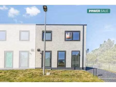 maison ben de 3 chambres prête à déménager dans un endroit c