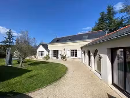 vente longère et corps de ferme à varennes-sur-loire (49730) : à vendre / 134m² varennes-s