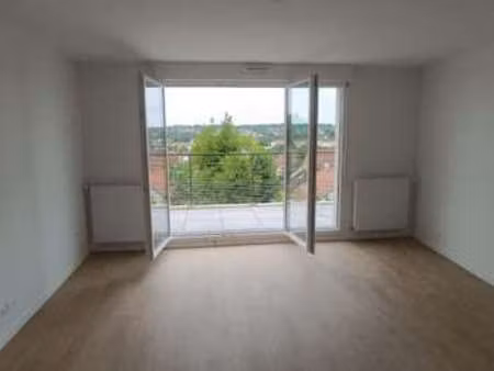 location appartement 3 pièces à champagne-sur-seine (77430) : à louer 3 pièces / 65m² cham