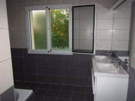 location maison meublé à saint-quentin-fallavier (38070) : à louer meublé / 100m² saint-qu