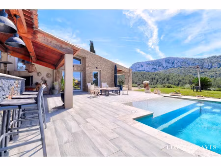 maison de luxe à vendre à la cadière-d'azur