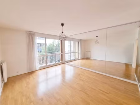 2 pièces de 59 40 m²