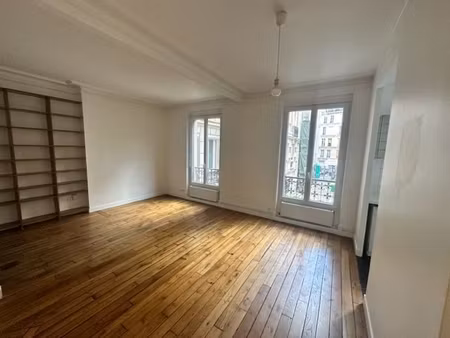 l'église est au milieu du village